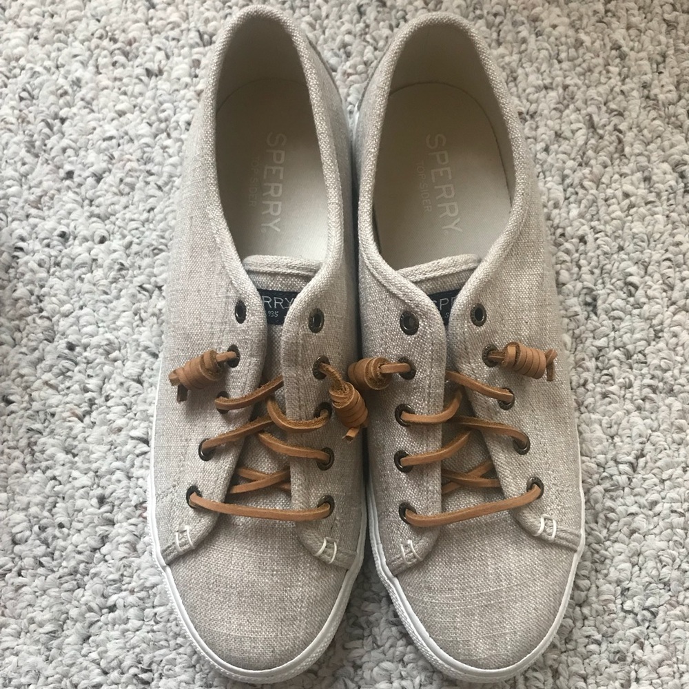 NEW Sperry linen shoes w/ tan leather laces